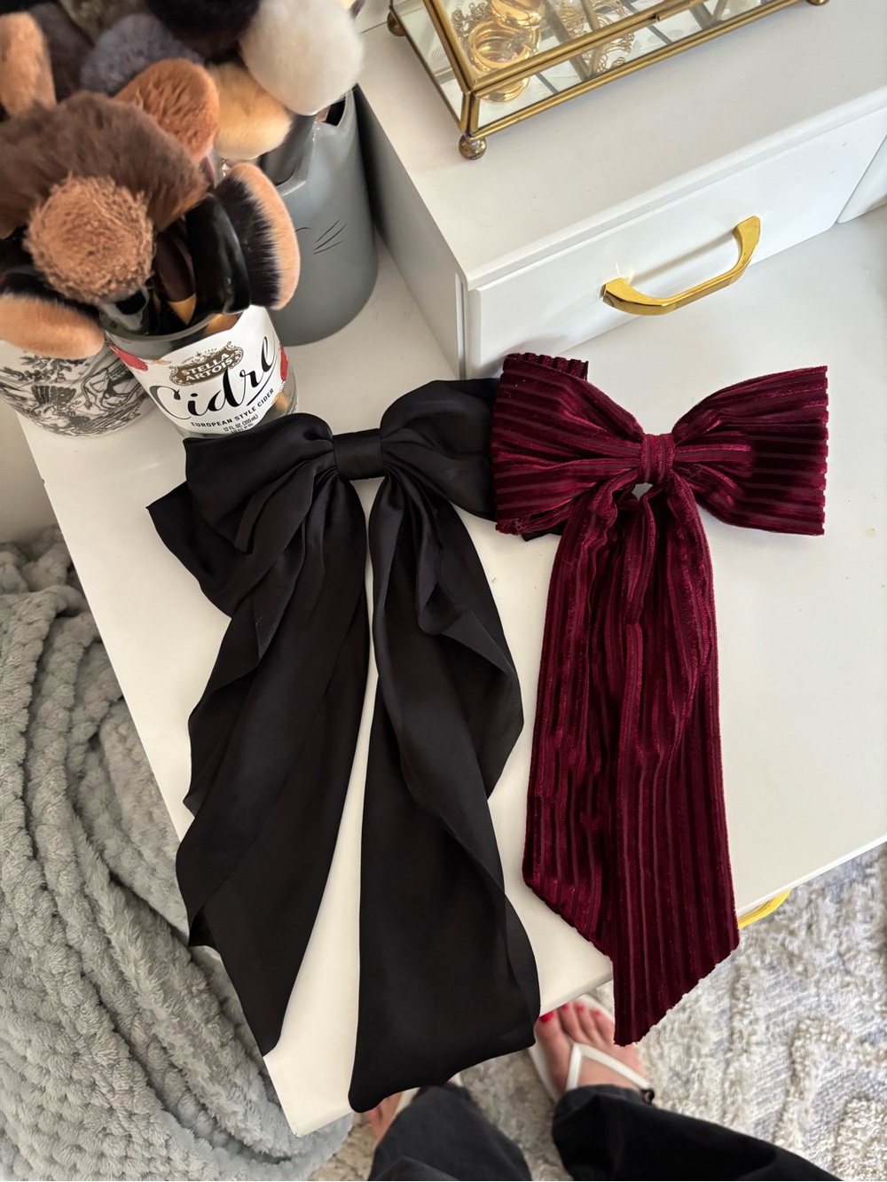 Altar'd State Black Satin Bow & Burgundy Velvet Ribbed Bow Hair Set
